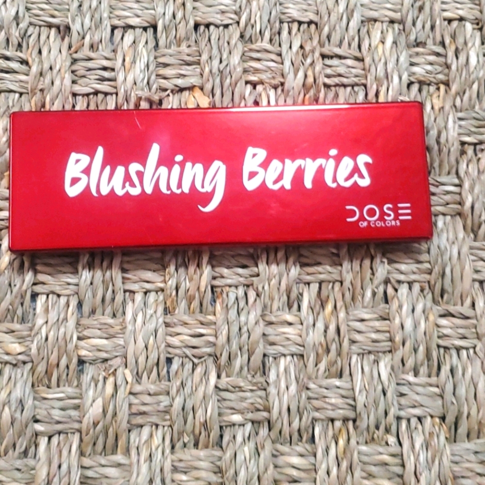 BLUSHING BERRIES  Dose of colors eyeshadow